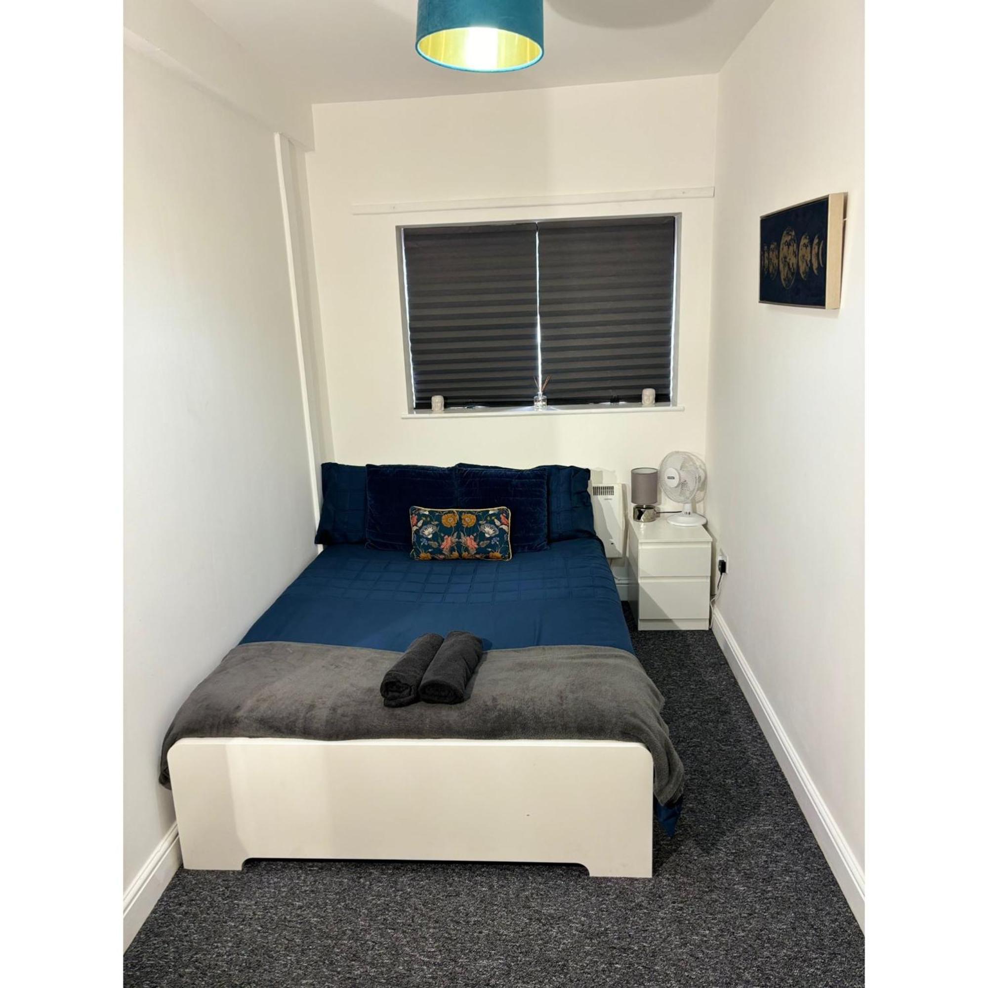 Enjoy A Spacious Lounge With A Cozy Sofa Bed And A Private Ensuite Bedroom 温斯伯里 外观 照片