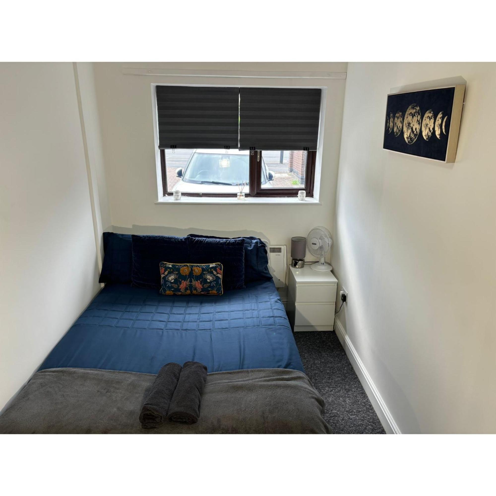 Enjoy A Spacious Lounge With A Cozy Sofa Bed And A Private Ensuite Bedroom 温斯伯里 外观 照片