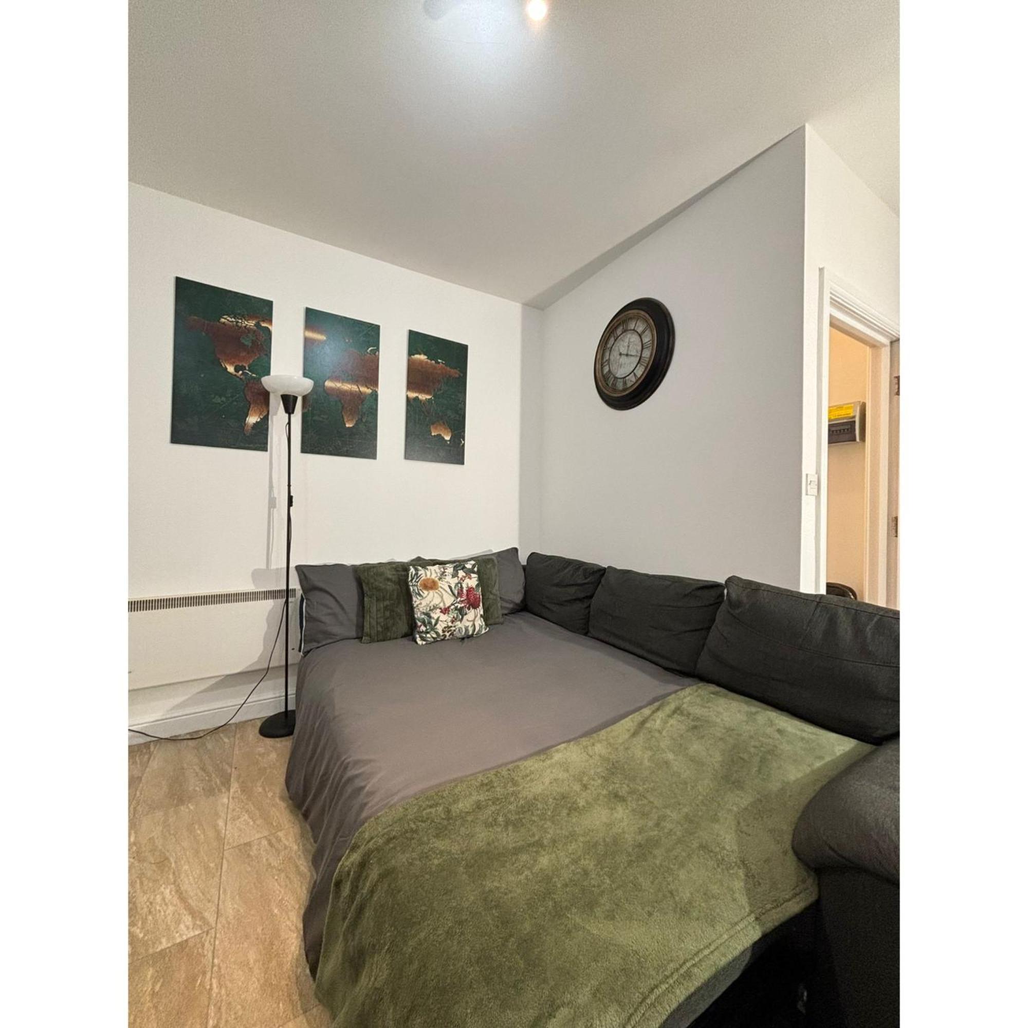 Enjoy A Spacious Lounge With A Cozy Sofa Bed And A Private Ensuite Bedroom 温斯伯里 外观 照片